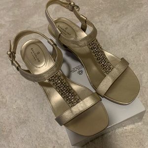New Women’s Bandolino Sandals